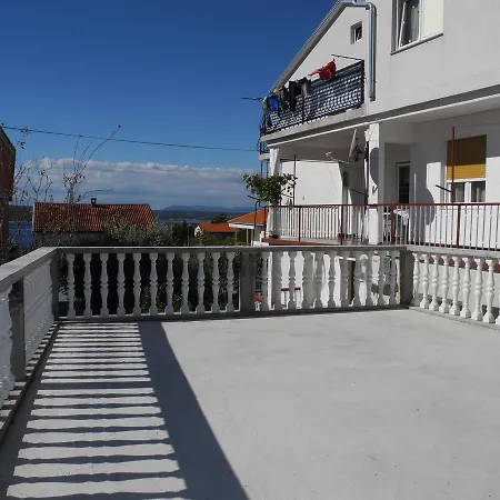 Buto 2 Ck With Terrace * Crikvenica