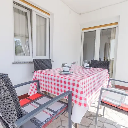 Buto 2 Ck With Terrace * Crikvenica